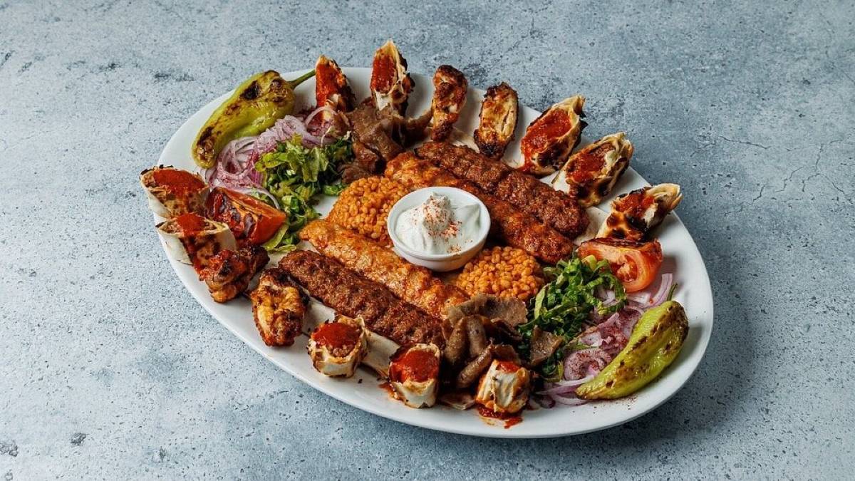 Από το πεϊνιρλί μέχρι το κιουνεφέ: Γιατί το Cappadocia Grill ξεχωρίζει στην Καλλιθέα