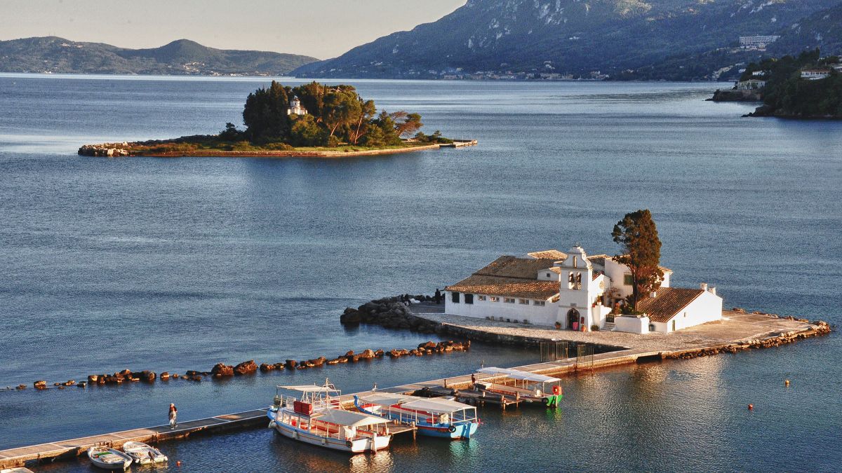 Κέρκυρα: Από το Λιστόν και τα καντούνια μέχρι την Παλαιοκαστρίτσα