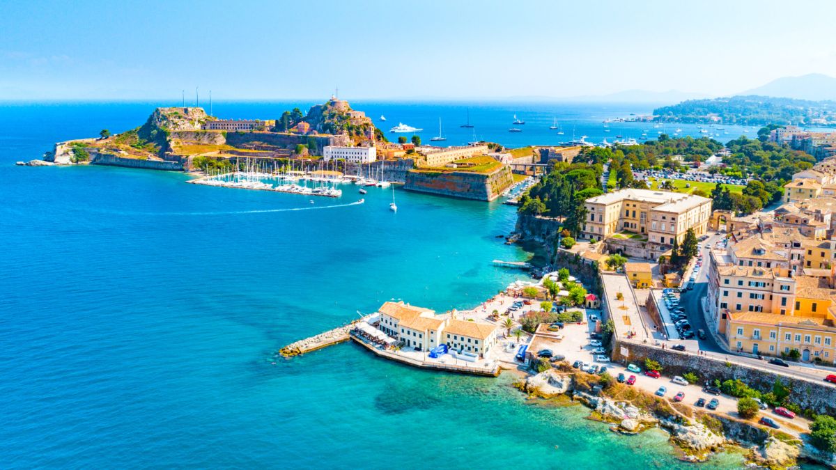 Η Κέρκυρα είναι ένα από τα νησιά που πρέπει να επισκεφθείς αυτό τον 15Αύγουστο