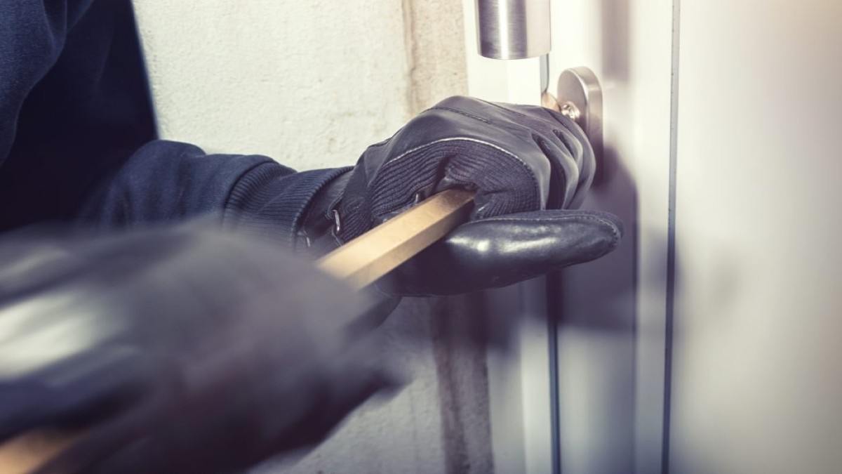 Διέρρηξαν διαμέρισμα βραχυχρόνιας μίσθωσης και έμεναν παράνομα σε αυτό