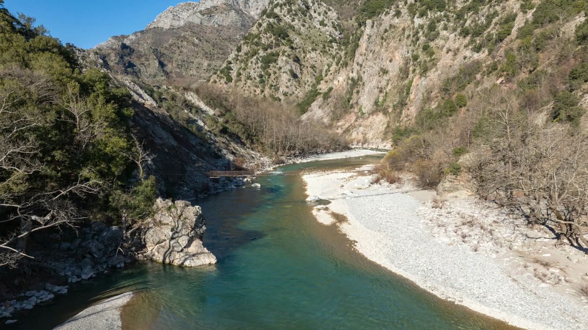 Κι όμως, αυτή η «εξωτική» παραλία βρίσκεται στα Τζουμέρκα