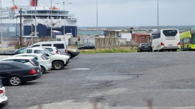 Ηράκλειο: Συμπλοκή πέντε ατόμων με καδρόνια και λάμα σε πάρκινγκ – Δύο συλλήψεις