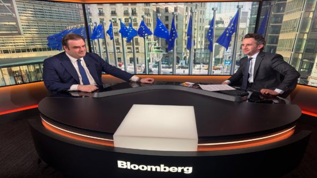 Bloomberg: Η Ελλάδα ετοιμάζεται για πρόωρη αποπληρωμή χρέους 13 δισ. ευρώ – Πώς θα βρεθεί κάτω από την Ιταλία στον λόγο χρέους προς ΑΕΠ