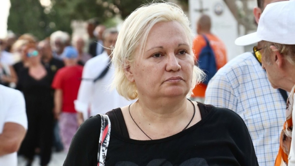 Στο νοσοκομείο η Καίτη Φίνου: «Οι πόνοι φρικτοί αλλά το φίλτρο απαραίτητο»