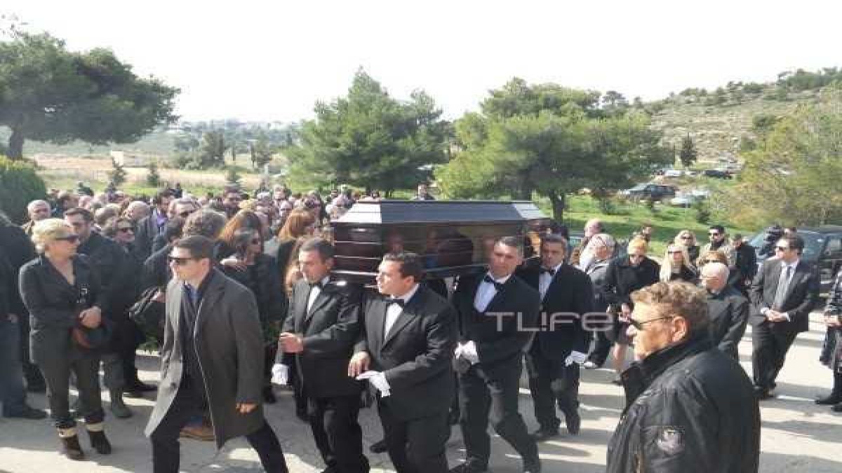 Ο Σάκης Μπουλάς είχε κανονίσει τα πάντα για την κηδεία του – Ακόμα και τον λογαριασμό στην ταβέρνα