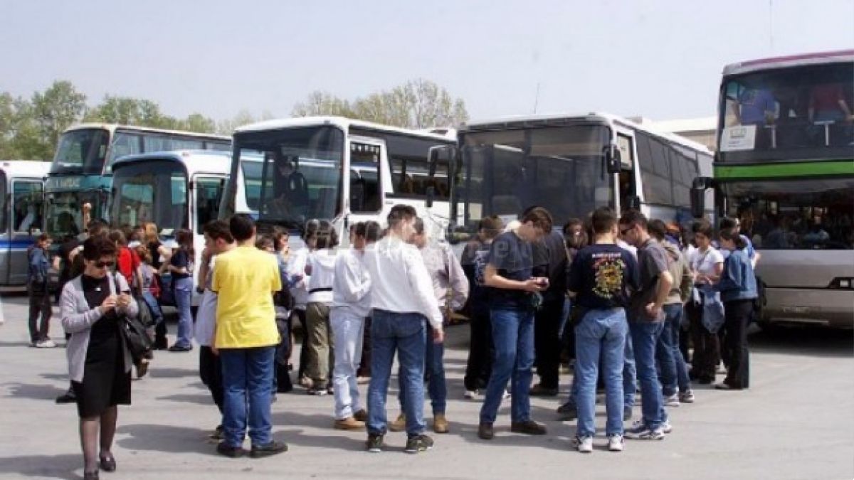 Σχολικές εκδρομές: Περισσότερες μετακινήσεις, νέοι κανόνες και αλλαγές στα κινητά