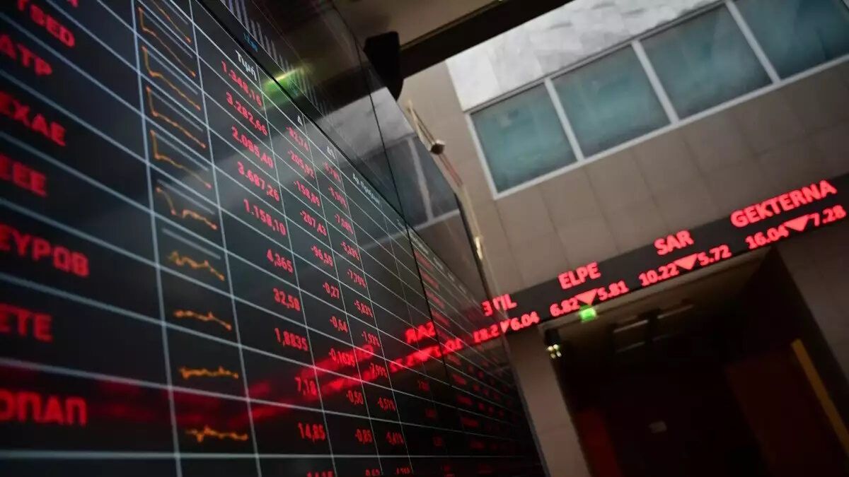 Χρηματιστήριο: Ανεβάζουν ταχύτητα οι πωλητές – Πιέσεις σε τράπεζες και blue chips