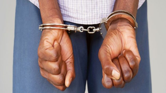 Συνελήφθη άνδρας για εμπρησμό στο Αιγάλεω – Κατηγορείται ότι έβαλε τρεις φωτιές με αναπτήρα