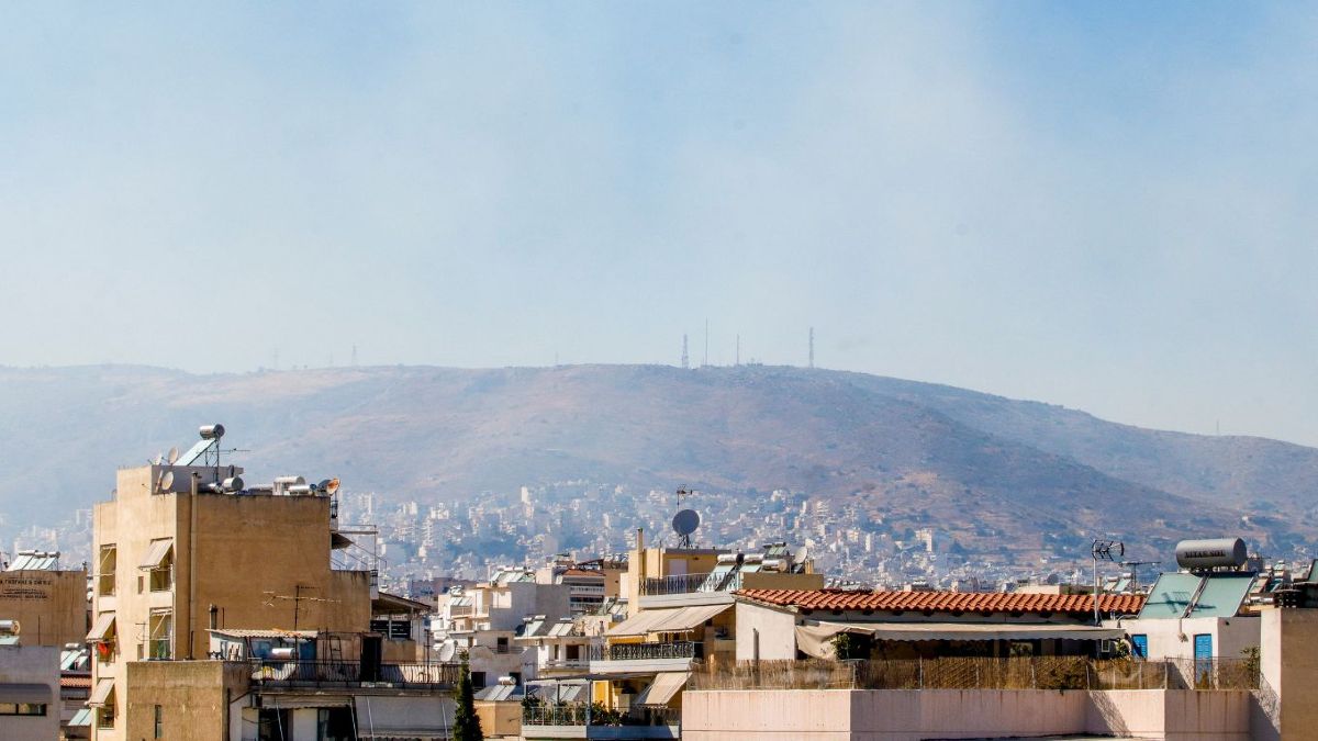 Τρεις φωτιές σε ξερά χόρτα στο Αιγάλεω – Στα χέρια των Αρχών ο φερόμενος εμπρηστής