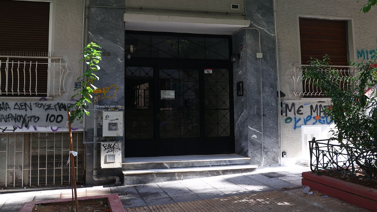 Ανατριχιαστικά ευρήματα για το βρέφος στην Κυψέλη: 10 μαχαιριές στην πλάτη – Πώς πέθανε