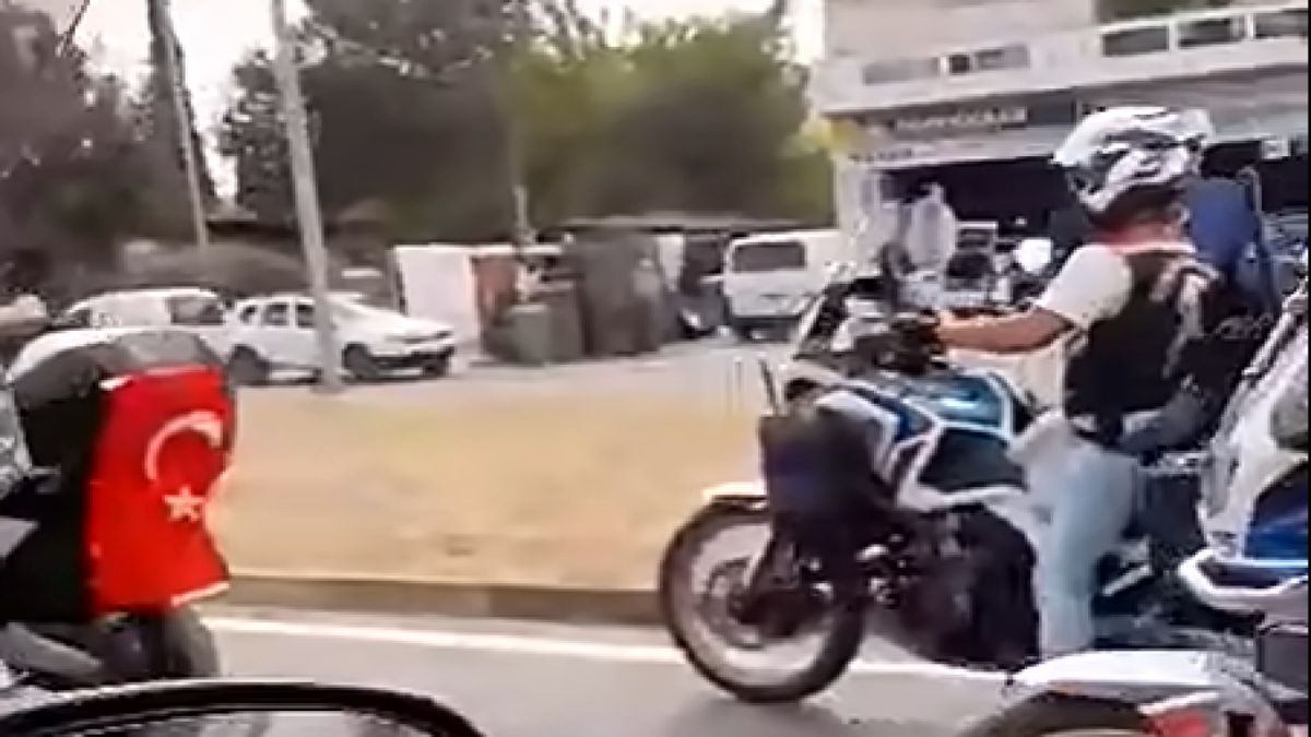 Ένταση στην Κομοτηνή: Μοτοσικλετιστές με τουρκικές σημαίες προκάλεσαν αντιδράσεις