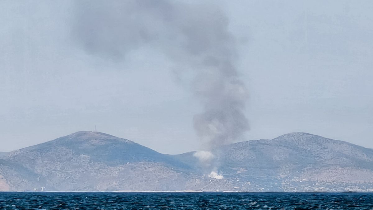 Φωτιά τώρα: Καίγεται η Σαλαμίνα – 112 για απομάκρυνση κατοίκων