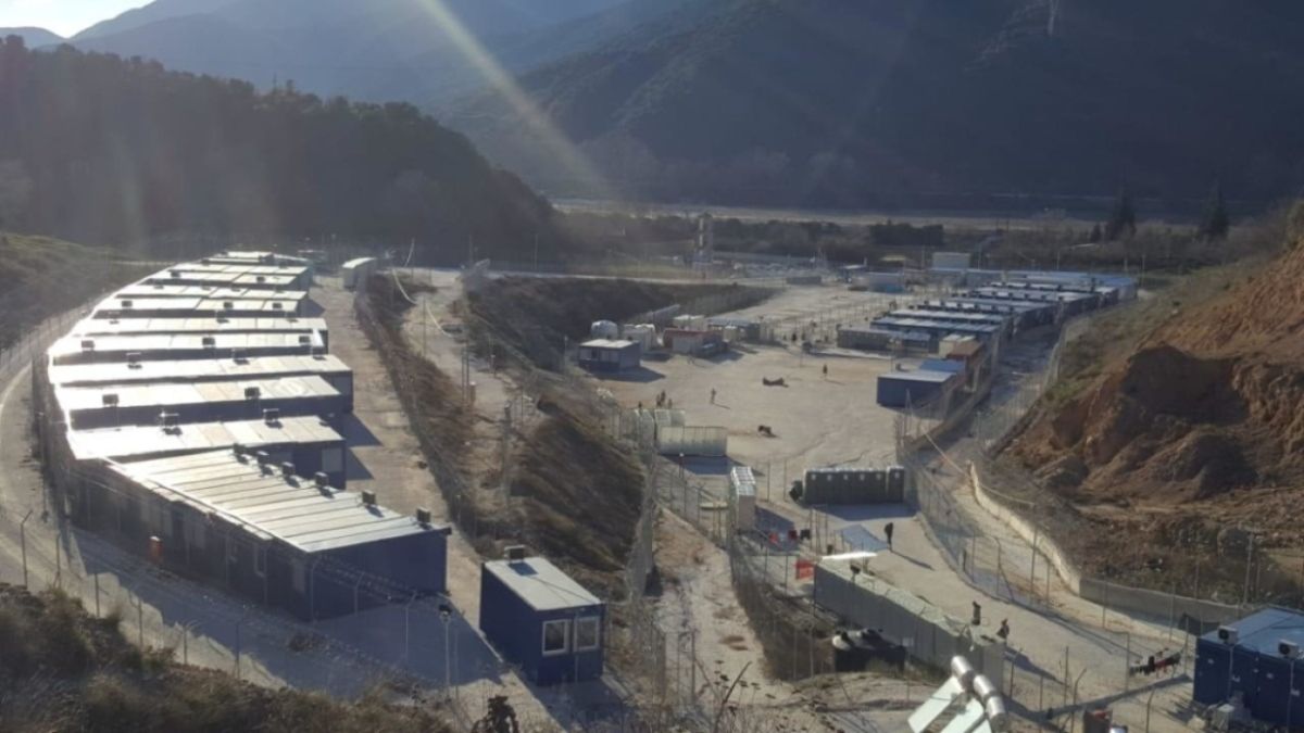 Στο Αυτόφωρο οι 25 μετανάστες για την εξέγερση στη Δομή Σιντικής – Αναζητούνται ακόμη 15