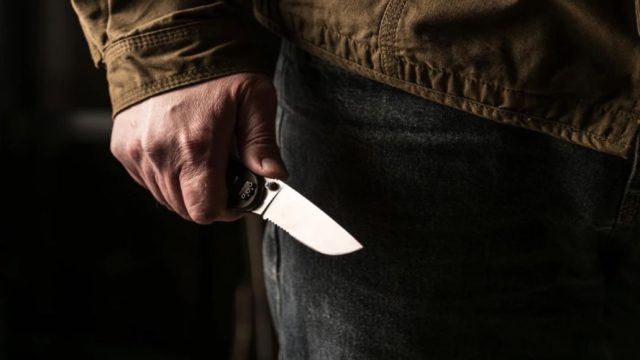 Ναύπακτος: 70χρονος απείλησε ανήλικο με μαχαίρι – «Το έκανα για πλάκα»