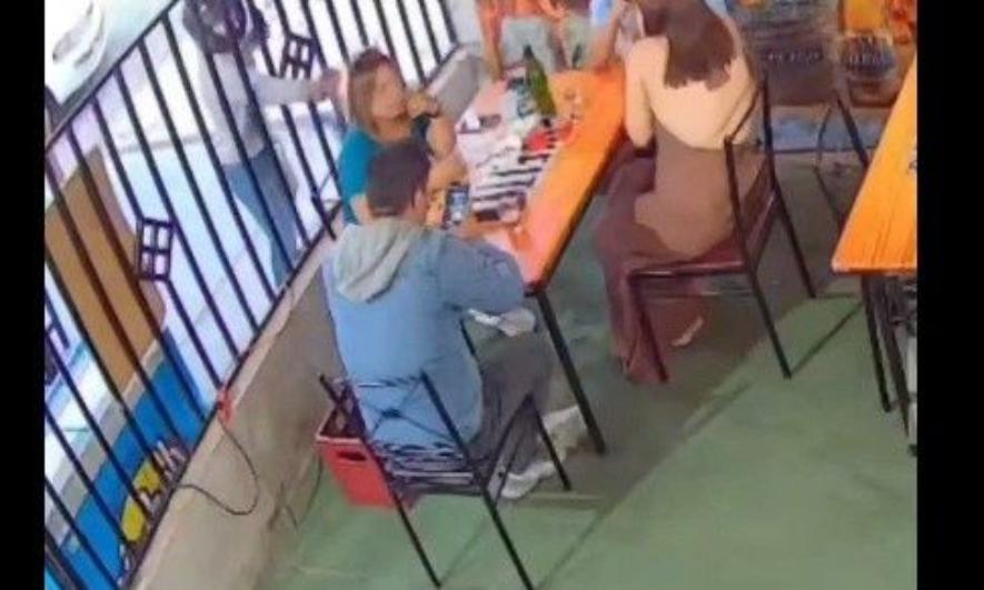 Η δικηγόρος Έλενα Σίλβα Παντίλα δολοφονήθηκε μέσα σε κατάστημα στο Περού, ενώ βρισκόταν μαζί με φίλους της.