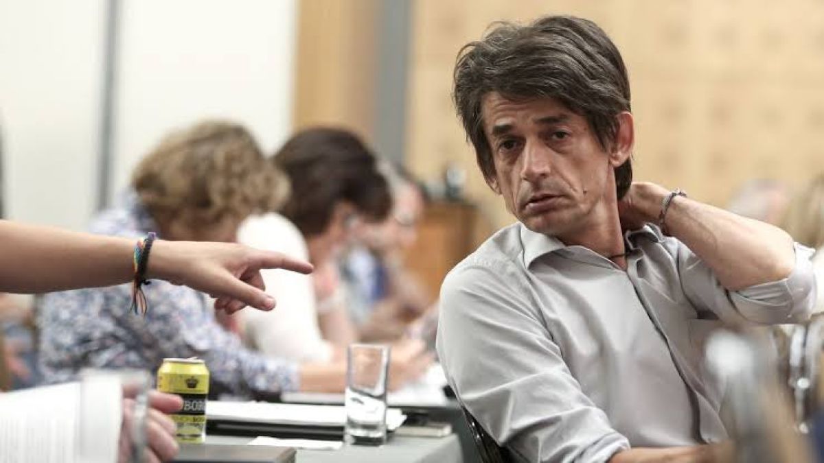 Καρανίκας κατά Ακρίτα: «Δεν μπορεί να είναι στο προεδρείο της Βουλής»