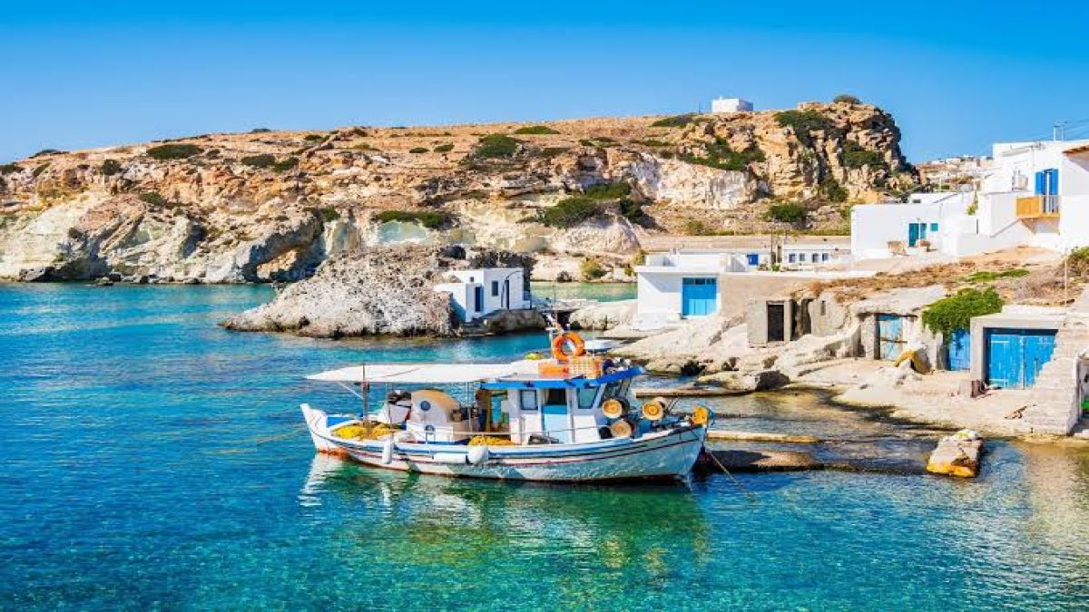 Οι διακοπές των ονείρων σας: Δωμάτιο που απο το μπαλκόνι κάνεις βουτιά στη θάλασσα! Ελλάδα με τα ωραία σου