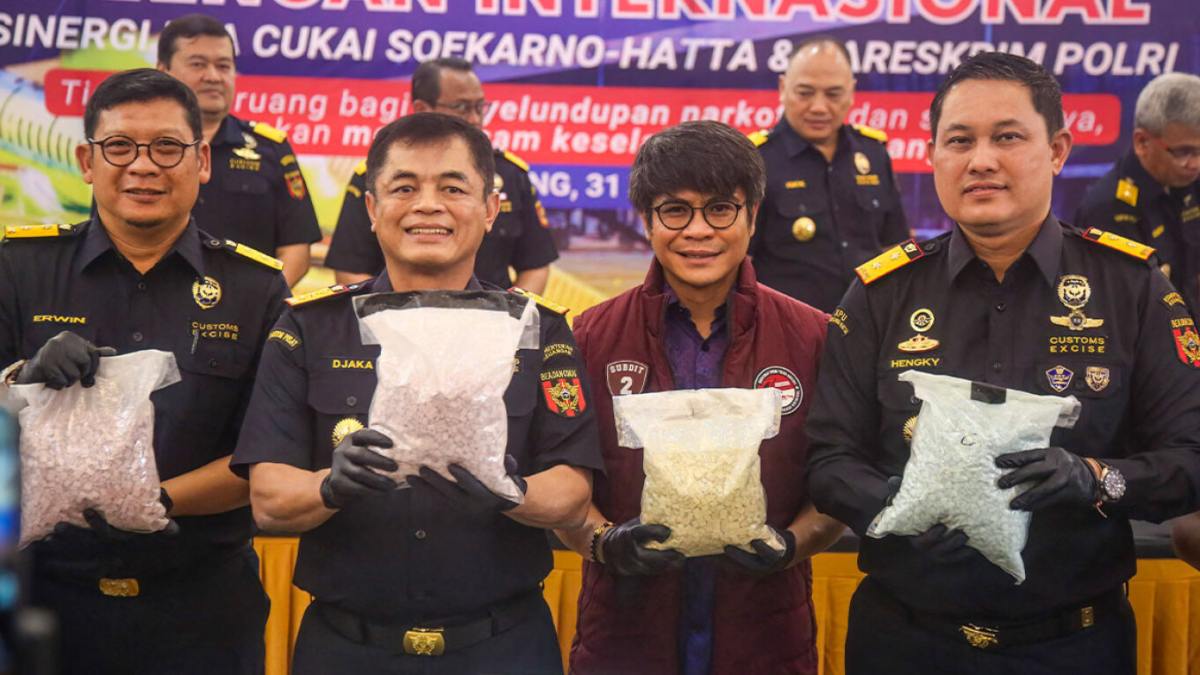 Ινδονησία: Πιλότος συνελήφθη με 70.000 χάπια ecstasy στη βαλίτσα του
