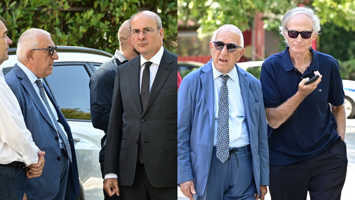 Το τελευταίο ταξίδι του Στέφανου Μάνου – Οι άνθρωποι που βρέθηκαν στην κηδεία