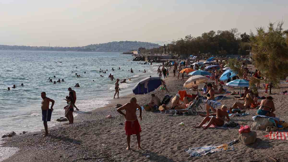 Καιρός: «Καμίνι» η χώρα με 39άρια – Δυναμώνουν τα μελτέμια στο Αιγαίο