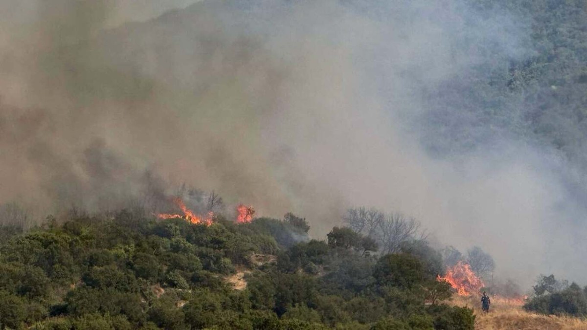 Συναγερμός στην Καβάλα: Φωτιά στο Κοκκινόχωμα – Δύο αεροσκάφη και ελικόπτερο στη μάχη