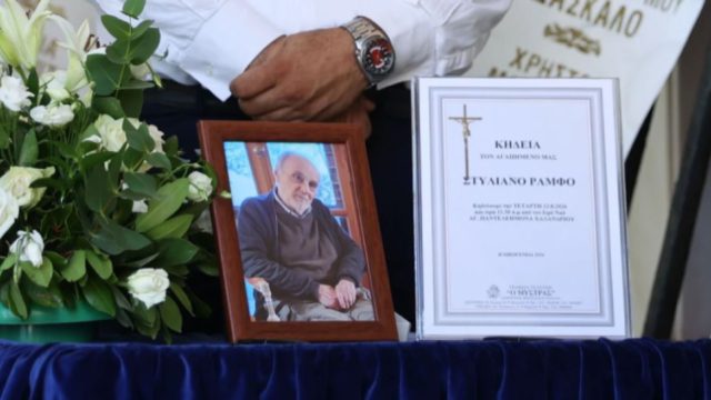 Στέλιος Ράμφος: Συγκίνηση στο τελευταίο αντίο – Πλήθος κόσμου στην κηδεία του
