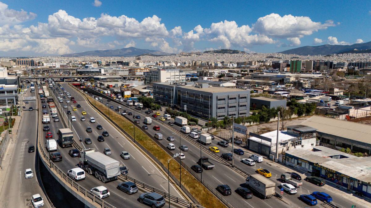 Βίντεο-σοκ από την Αθηνών-Κορίνθου: Αυτοκίνητο κινείται στο αντίθετο ρεύμα