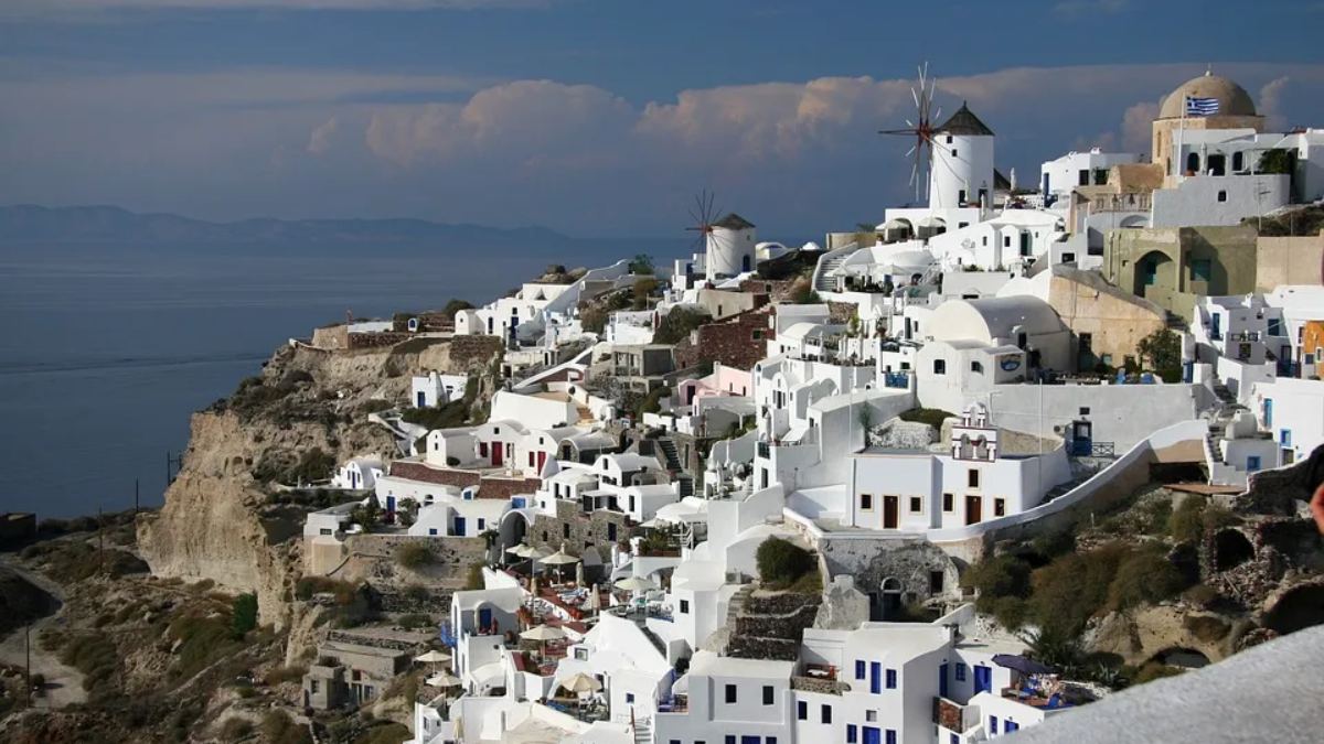 Το γνώριζες; Γιατί τα σπίτια στις Κυκλάδες είναι λευκά;
