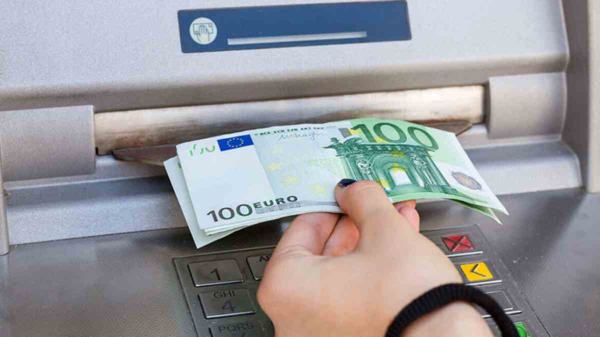 ΟΠΕΚΑ: Πότε μπαίνουν τα επιδόματα Αυγούστου – Ποιοι θα δουν χρήματα στους λογαριασμούς από νωρίτερα