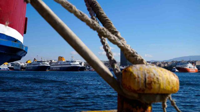 Δεμένα τα πλοία σε Ραφήνα και Λαύριο – Ποια δρομολόγια επηρεάζονται από Πειραιά