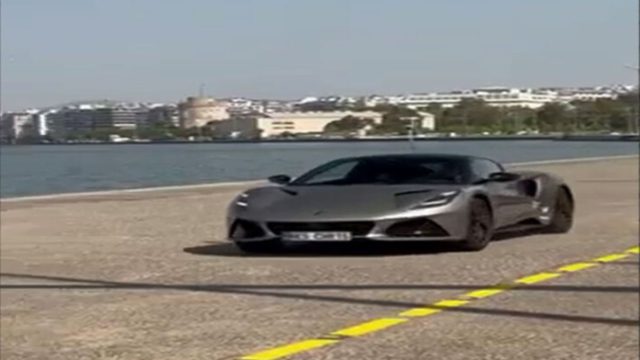 Θεσσαλονίκη: Supercar «πέταξε» στο πλακόστρωτο της παραλίας στη Μεγάλου Αλεξάνδρου (Βίντεο)