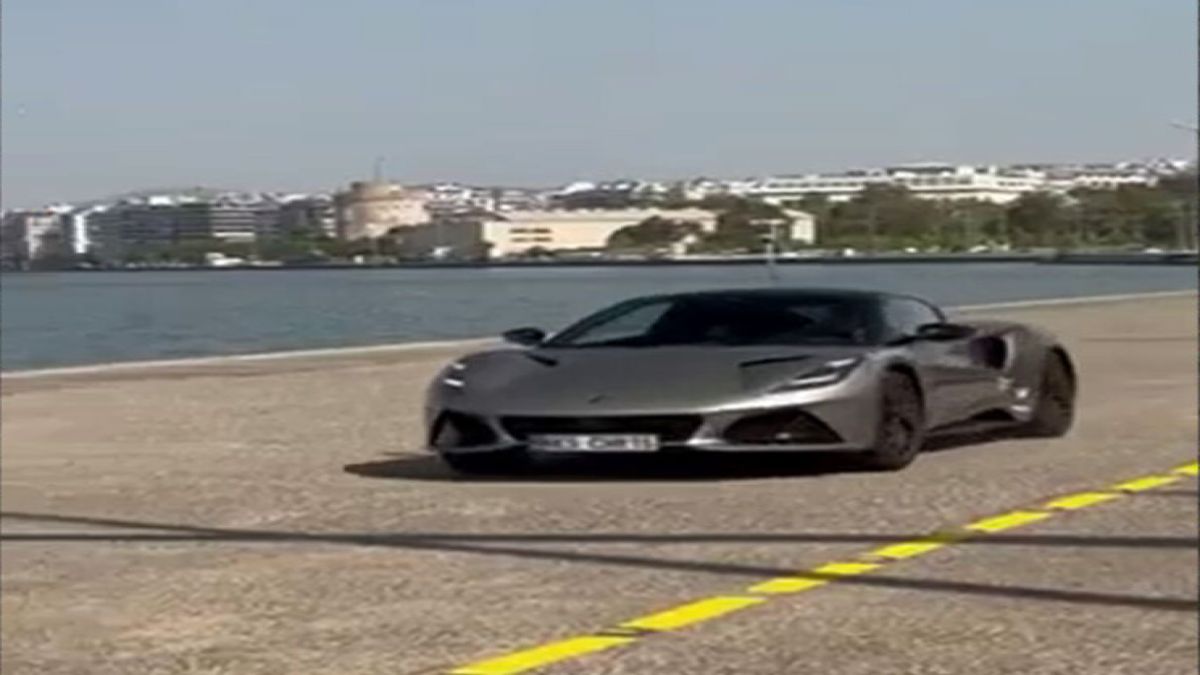 Θεσσαλονίκη: Supercar «πέταξε» στο πλακόστρωτο της παραλίας στη Μεγάλου Αλεξάνδρου (Βίντεο)