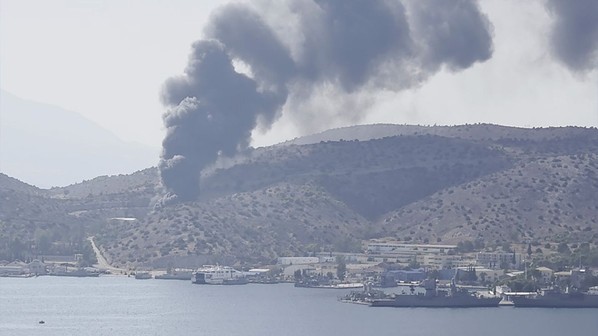 Μάχη με τις φλόγες σε έξι μέτωπα: Συναγερμός σε Σαλαμίνα, Βοιωτία και Κερατέα – Μπαράζ μηνυμάτων 112
