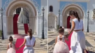 Συγκλονίζει η Μαρία Μενούνος: Γονατιστή στην Παναγία της Τήνου – Προσκύνησε μαζί με την κόρη της