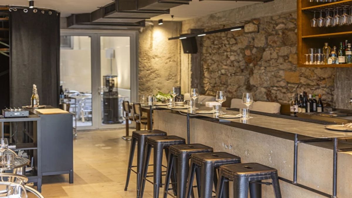 «Méthe»: Το νέο wine bar και spritzeria του Πειραιά που φέρνει ιταλικό αέρα και ναπολιτάνικη πίτσα