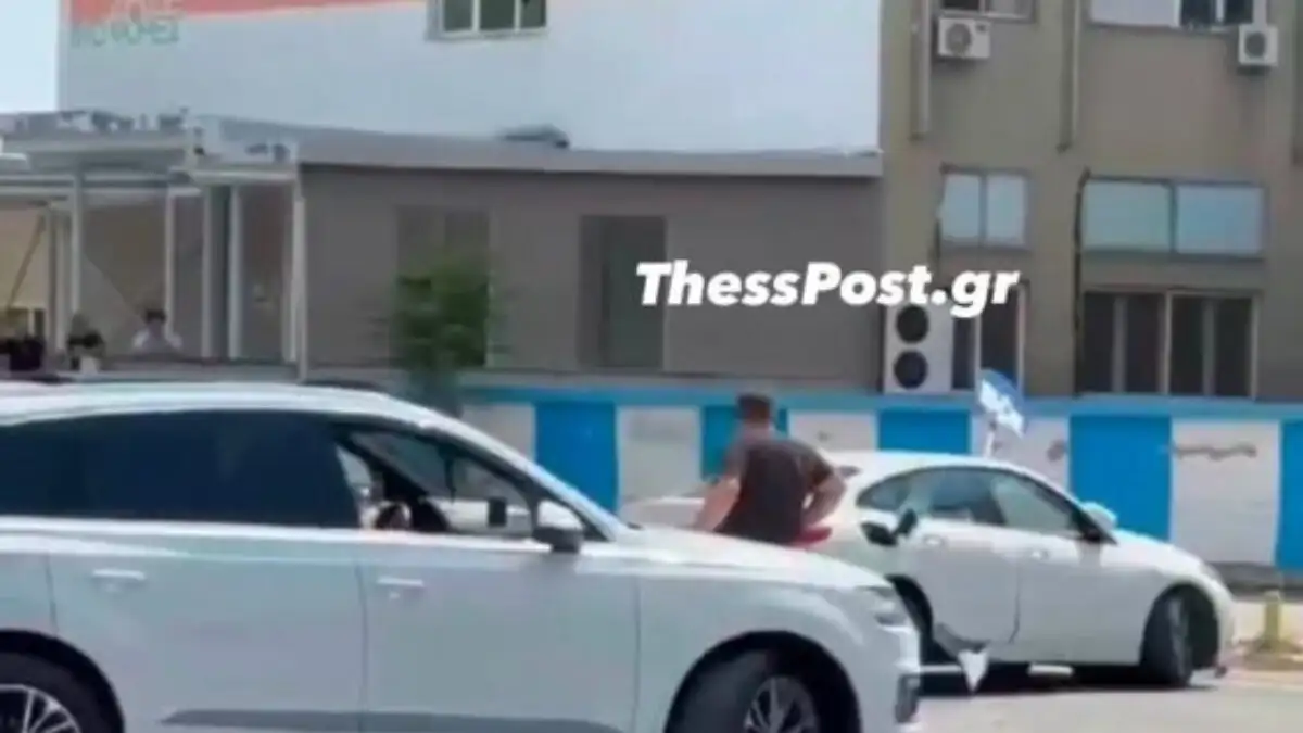 Μυστηριώδης καταδίωξη και εμβολισμός οχήματος σημειώθηκαν στο κέντρο της Θεσσαλονίκης έξω από το νοσοκομείο ΑΧΕΠΑ.