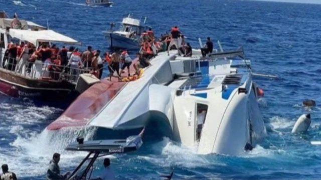 «Μέσα στη θάλασσα γινόταν μάχη για τη ζωή»: Η συγκλονιστική μαρτυρία του ανθρώπου που έσωσε 50 επιβάτες στο ναυάγιο της Κερύνειας