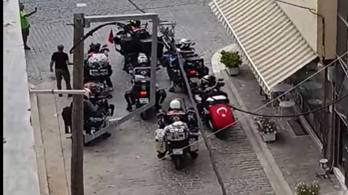 Κομοτηνή: Προσήχθησαν επτά Τούρκοι μοτοσικλετιστές μετά το «σήμα του λύκου»