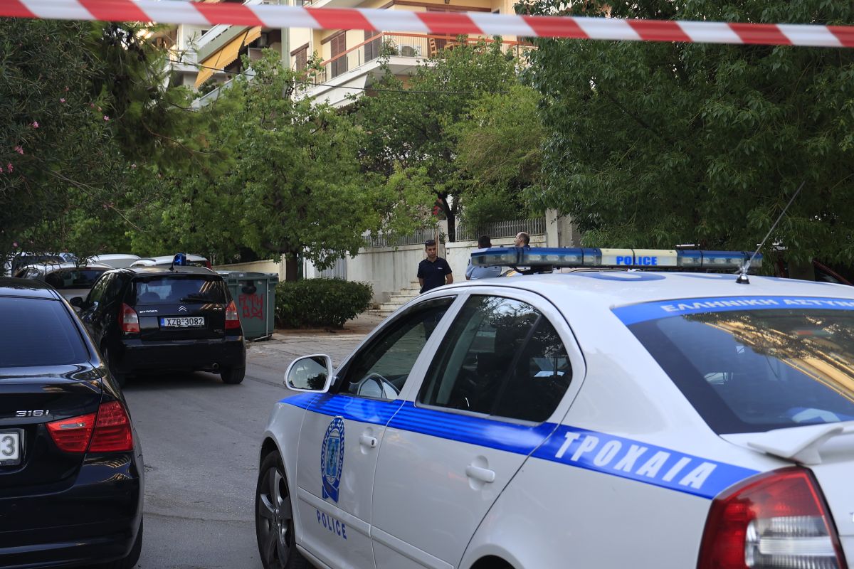 Θρίλερ τα ξημερώματα στη Νέα Σμύρνη: Δύο άνθρωποι βρέθηκαν νεκροί από σφαίρες