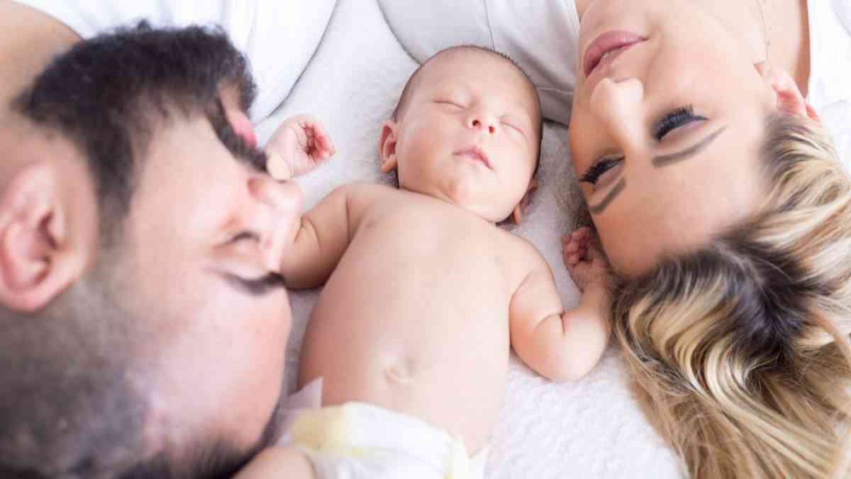Μωρό και σχέση: Γιατί η ερωτική ζωή αλλάζει μετά τον τοκετό και πώς μπορεί να ξαναβρεί τις ισορροπίες της