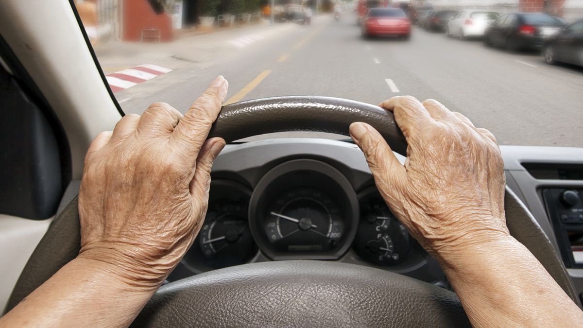 Τέλος στην ελεύθερη οδήγηση για τους «70+»