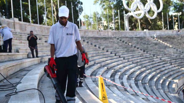 Παναθηναϊκό Στάδιο: Ξεκίνησε ο καθαρισμός των μαρμάρων για πρώτη φορά μετά από 120 χρόνια (Εικόνες)