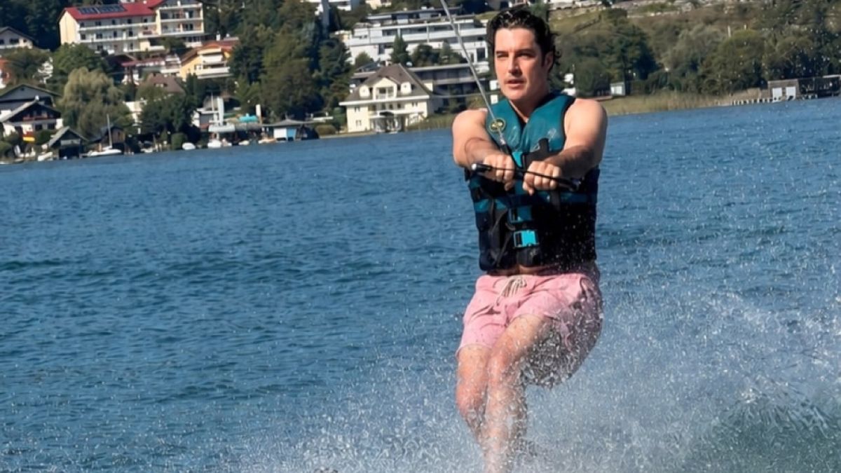 Ο Χριστόφορος Παπακαλιάτης έκανε wakeboard – Δείτε βίντεο και φωτογραφίες