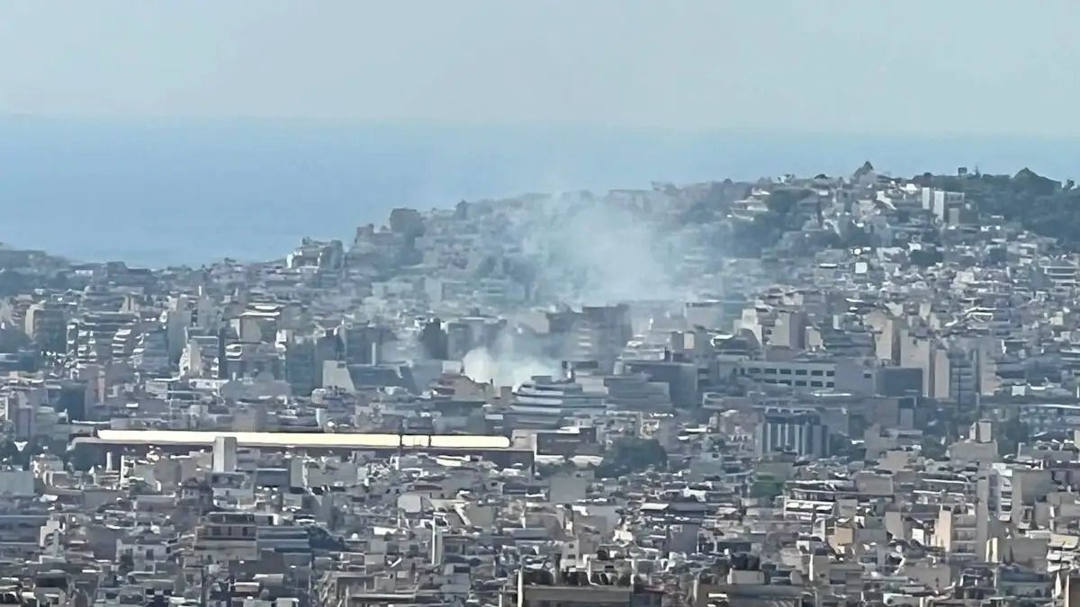 Συναγερμός στον Πειραιά: Φωτιά σε κτίριο – Μεγάλη κινητοποίηση της Πυροσβεστικής