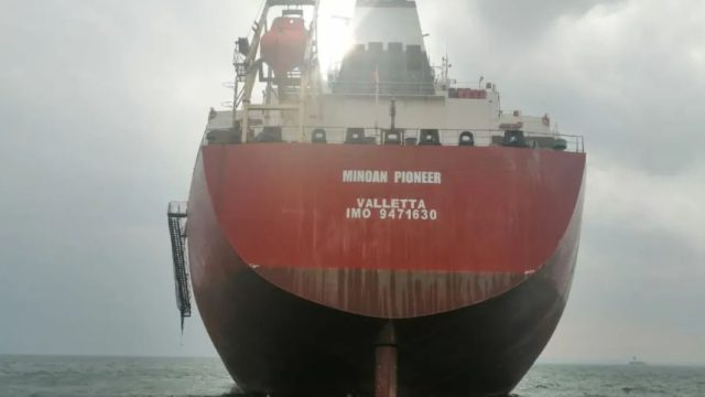 Συναγερμός στα Στενά του Ορμούζ: Ελληνόκτητο πλοίο δέχθηκε επίθεση – Αγνοείται μέλος του πληρώματος
