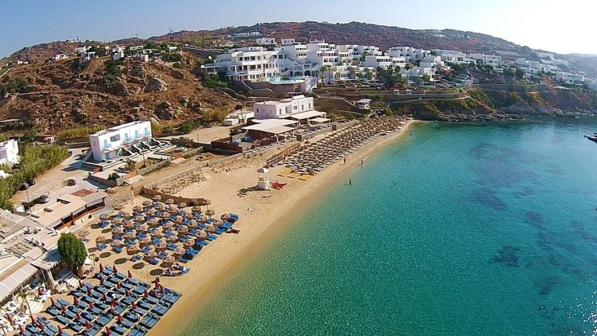 Τραγωδία στην Ψαρρού: Τουρίστας ανασύρθηκε χωρίς τις αισθήσεις του και κατέληξε