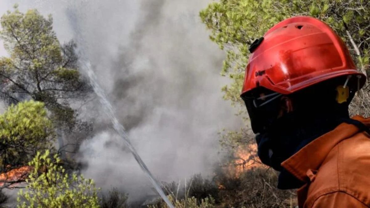 Φωτιά στην Πεντέλη: Μεγάλη κινητοποίηση της Πυροσβεστικής – Drone παρακολουθεί το πύρινο μέτωπο