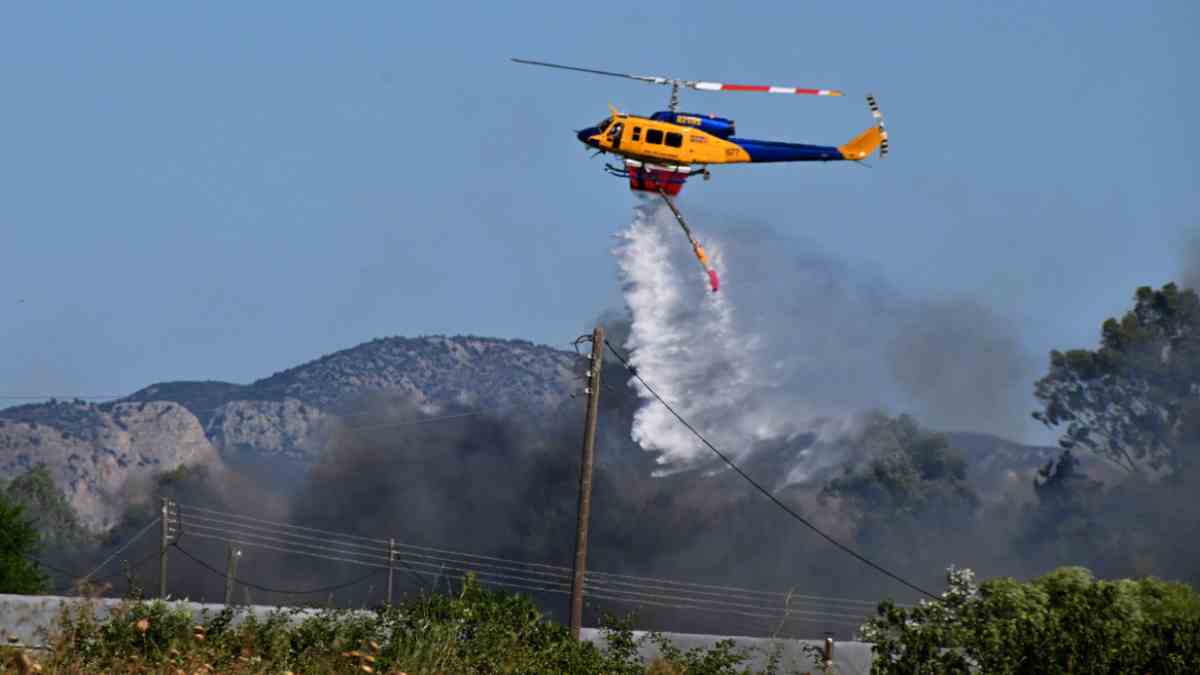 Καβάλα: Φωτιά σε χαμηλή βλάστηση στη Βρύση – Στη μάχη 4 εναέρια μέσα