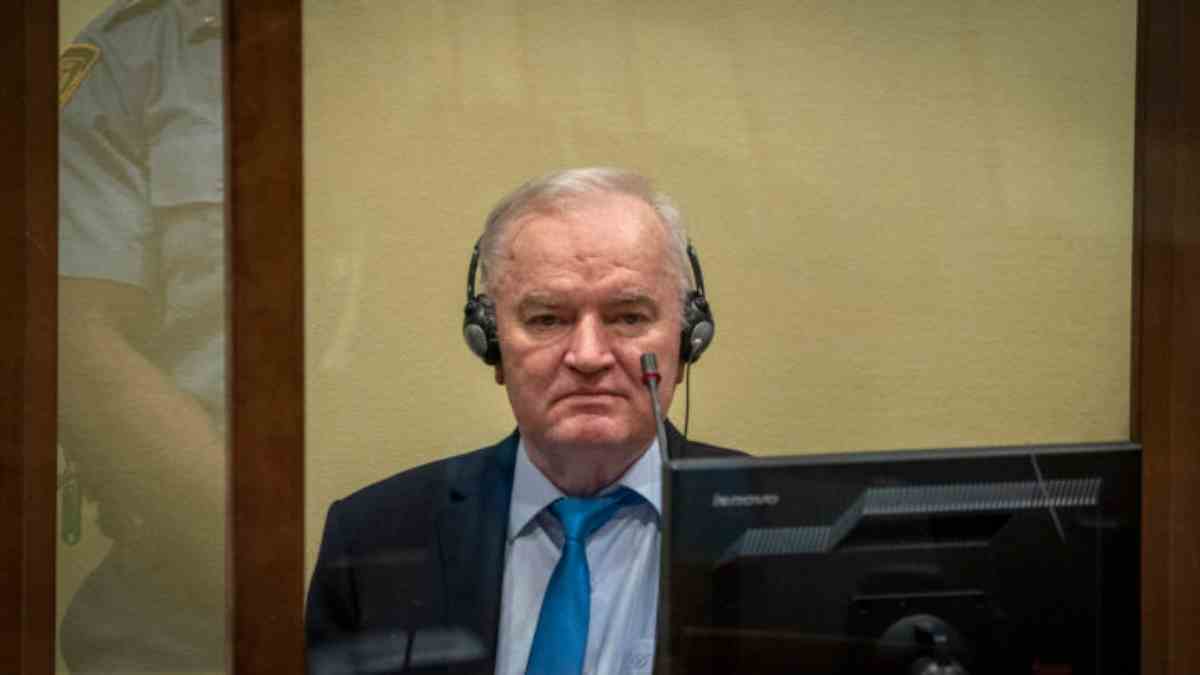 Πέθανε στη Χάγη ο Ράτκο Μλάντιτς: Ο «Χασάπης της Σρεμπρένιτσα» έφυγε από τη ζωή στα 84 του
