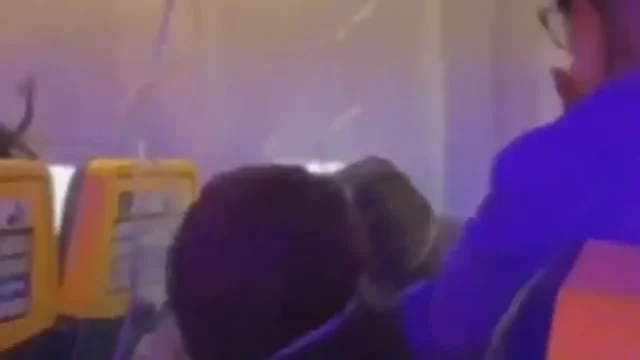 Ryanair: Νέο βίντεο-σοκ από την πτήση θρίλερ – Επιβάτης παραλίγο να βρεθεί έξω από το αεροπλάνο